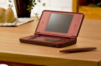 Nintendo lanza la DSi LL en Japón